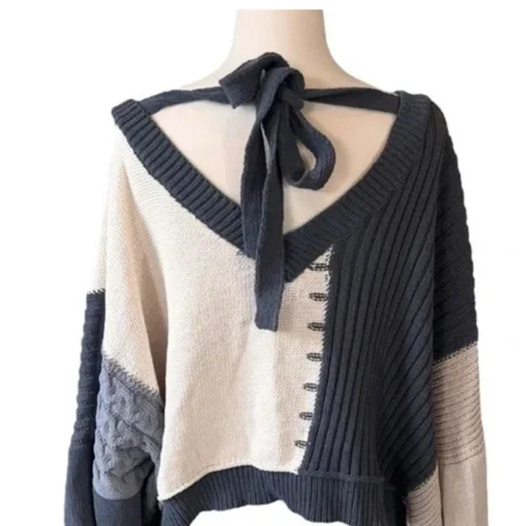 POL Off-the-Shoulder Gray and Cream Sweater - Picture 2 of 2